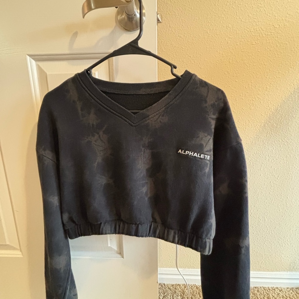 Alphalete Charcoal Tie-Dye Crop Top